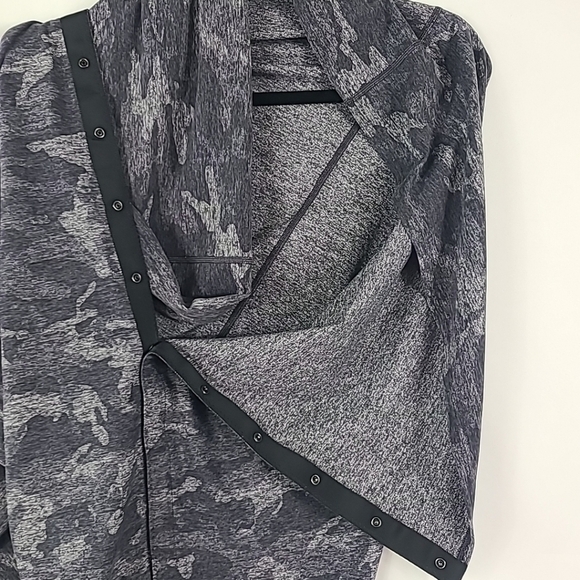 Lululemon Vinyasa Scarf Infinity Snap Up Wrap Cowl Yoga Gray Camo EUC - Picture 5 of 6
